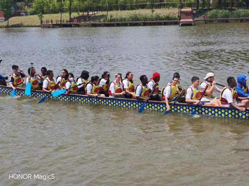 International students were rowing a dragon boat